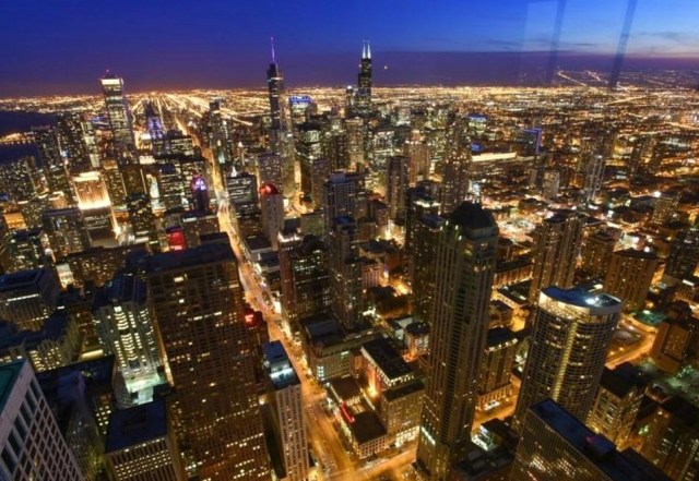Beautiful view of Chicago from the "Signature Room at the 95th" Photo source: The Signature Room at the 95th