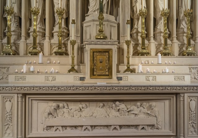 charming Catholic wedding chapel in Chicago