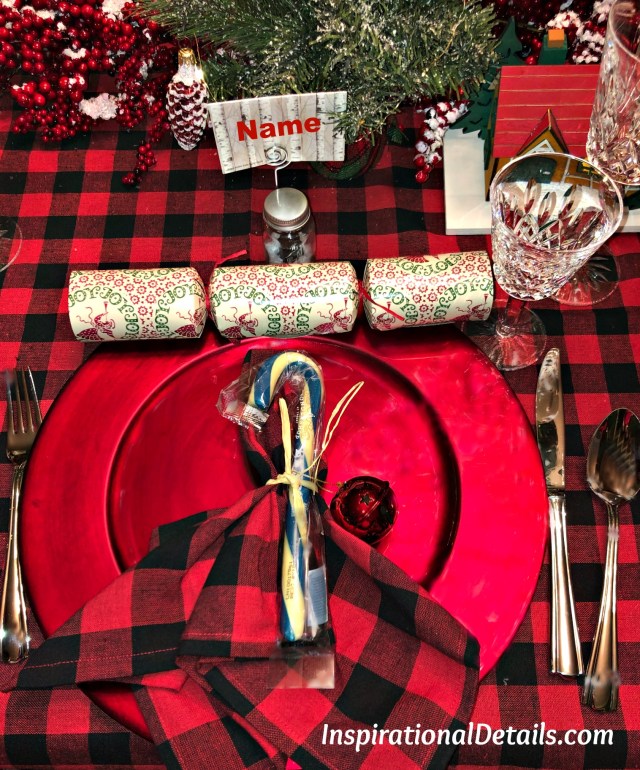 red and black tablescape idea